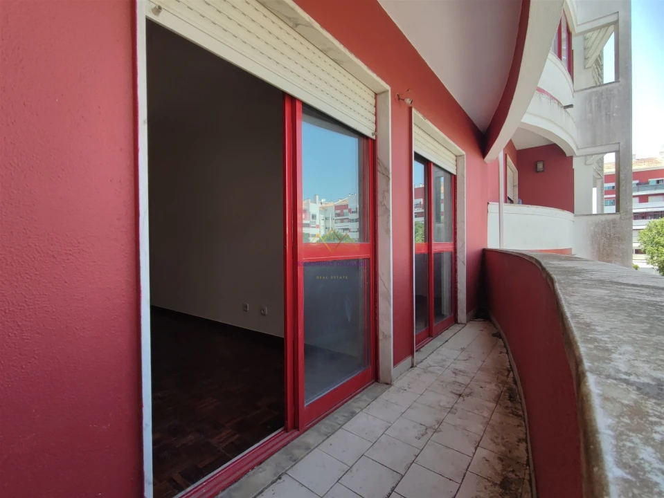 Apartamento T2 para Venda em Algueirão-Mem Martins Foto 16