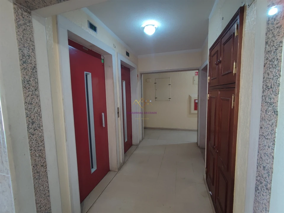 Apartamento T2 para Venda em Algueirão-Mem Martins Foto 4