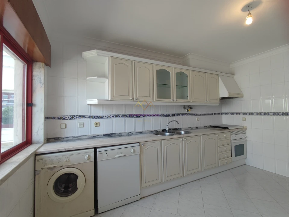 Apartamento T2 para Venda em Algueirão-Mem Martins Foto 2