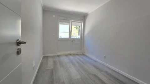 Apartamento T2 para Venda em Benfica