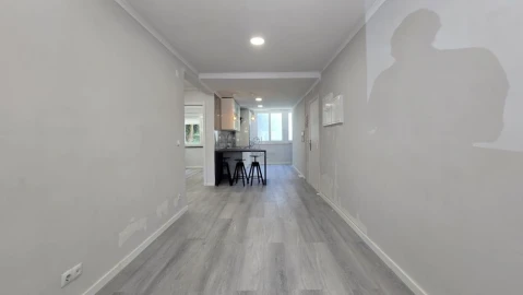 Apartamento T2 para Venda em Benfica