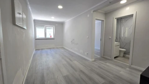 Apartamento T2 para Venda em Benfica
