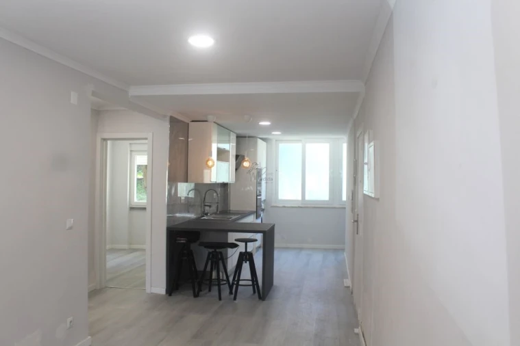 Apartamento T2 para Venda em Benfica Foto 4