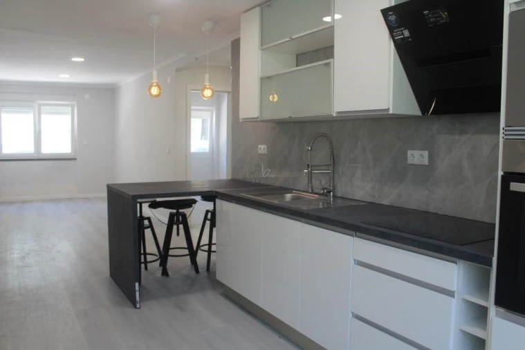 Apartamento T2 para Venda em Benfica Foto 5