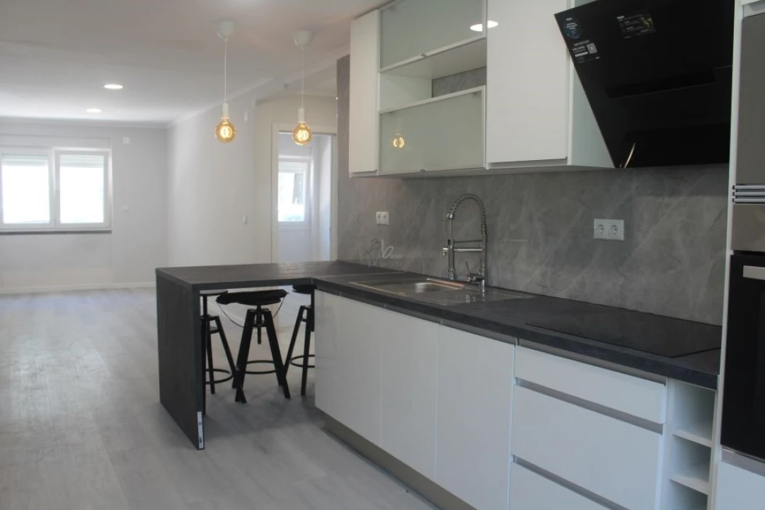Apartamento T2 para Venda em Benfica Foto 5