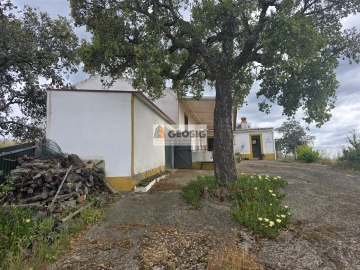 Moradia T4 para Venda em São Barnabe