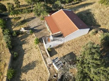Moradia T4 para Venda em São Barnabe