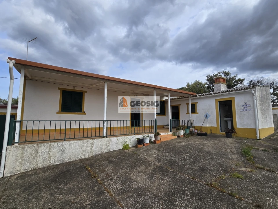 Moradia T4 para Venda em São Barnabe Foto 3