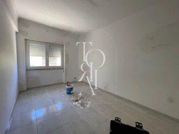 Apartamento T2 para Venda em Carnaxide e Queijas