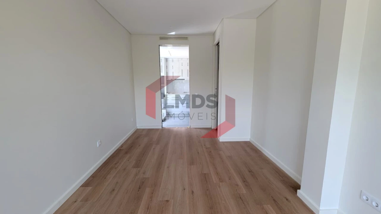Apartamento T1 para Venda em Ramalde Foto 1