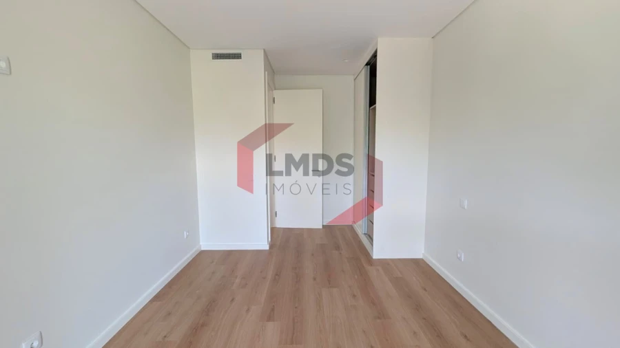 Apartamento T1 para Venda em Ramalde Foto 7