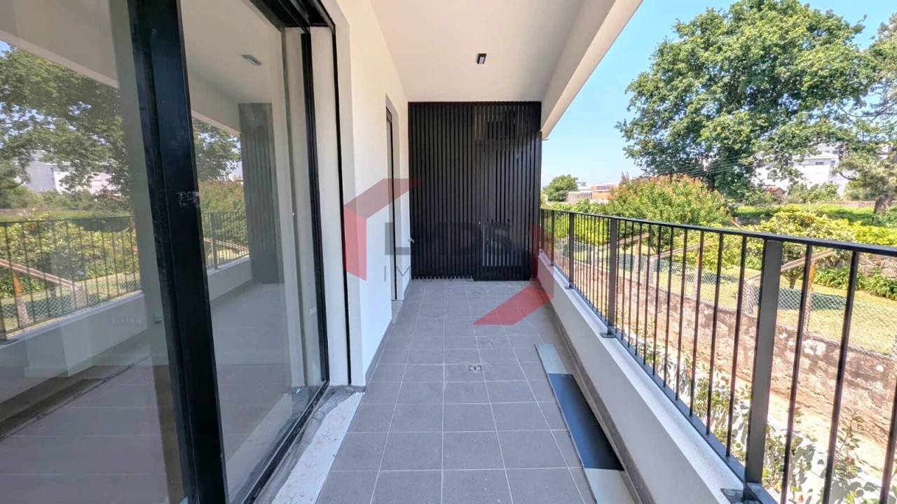Apartamento T1 para Venda em Ramalde Foto 4