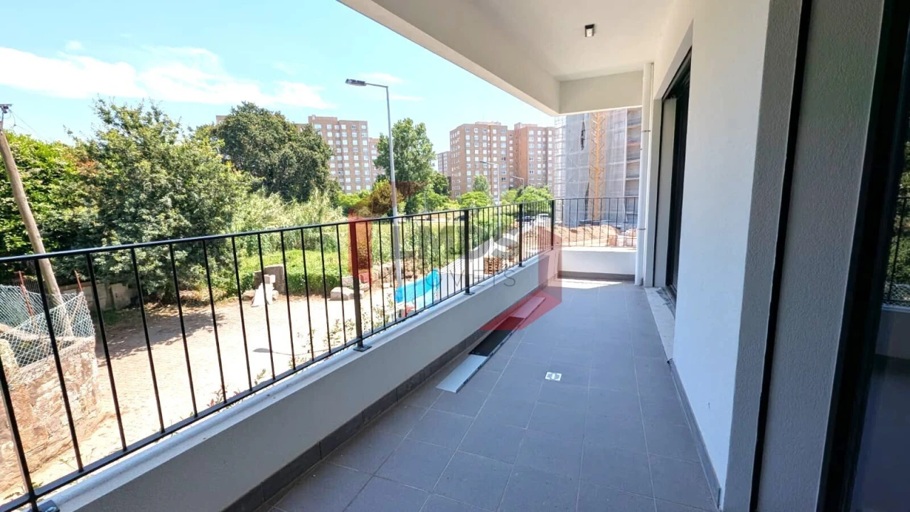Apartamento T1 para Venda em Ramalde Foto 3