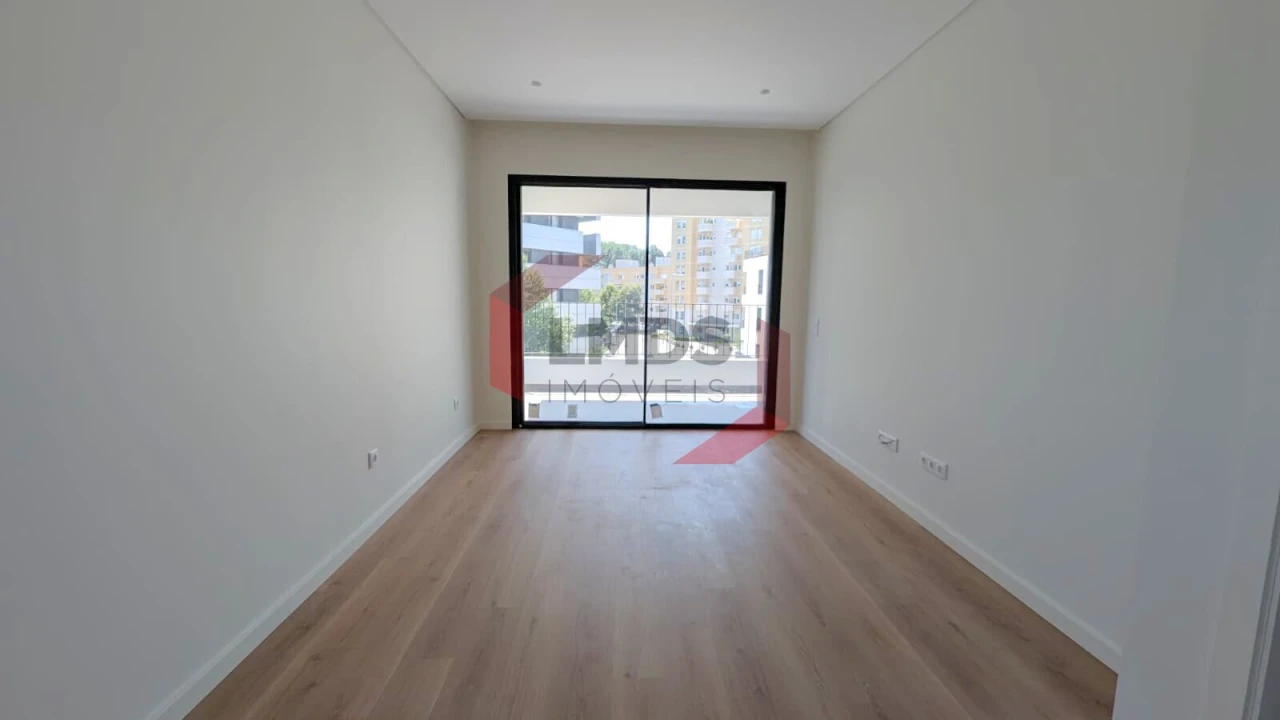 Apartamento T1 para Venda em Ramalde Foto 4