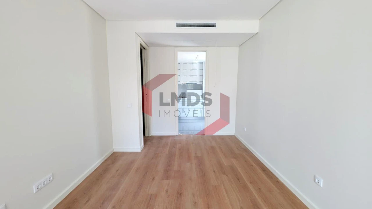 Apartamento T1 para Venda em Ramalde Foto 3