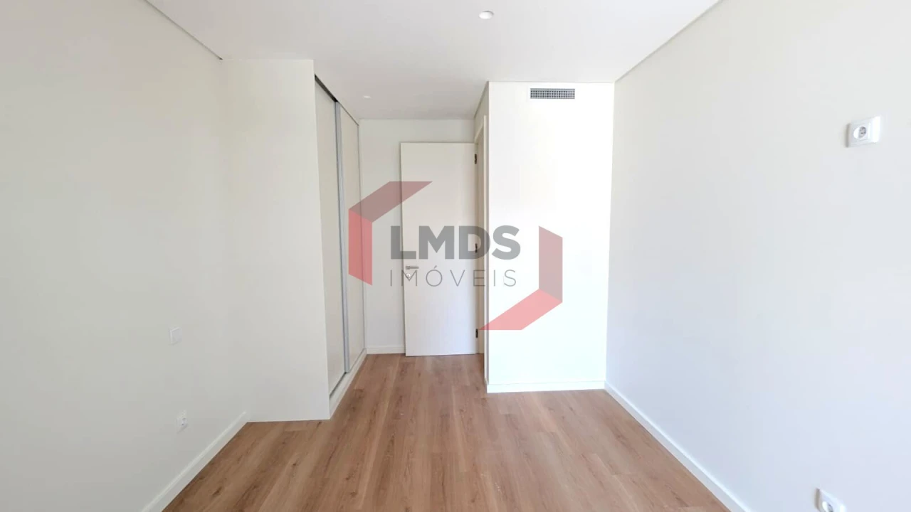 Apartamento T1 para Venda em Ramalde Foto 9