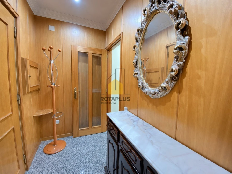 Apartamento T2 para Venda em Cidade da Maia Foto 2