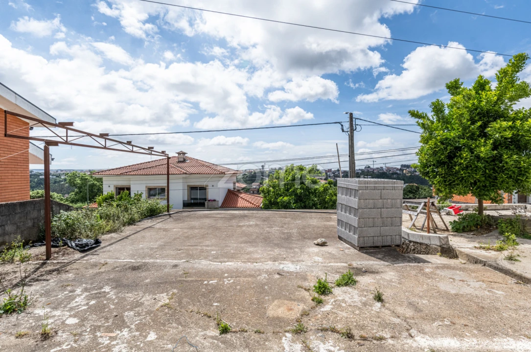 Terreno Comércio / Armazém para Venda em Fânzeres e São Pedro da Cova Foto 16