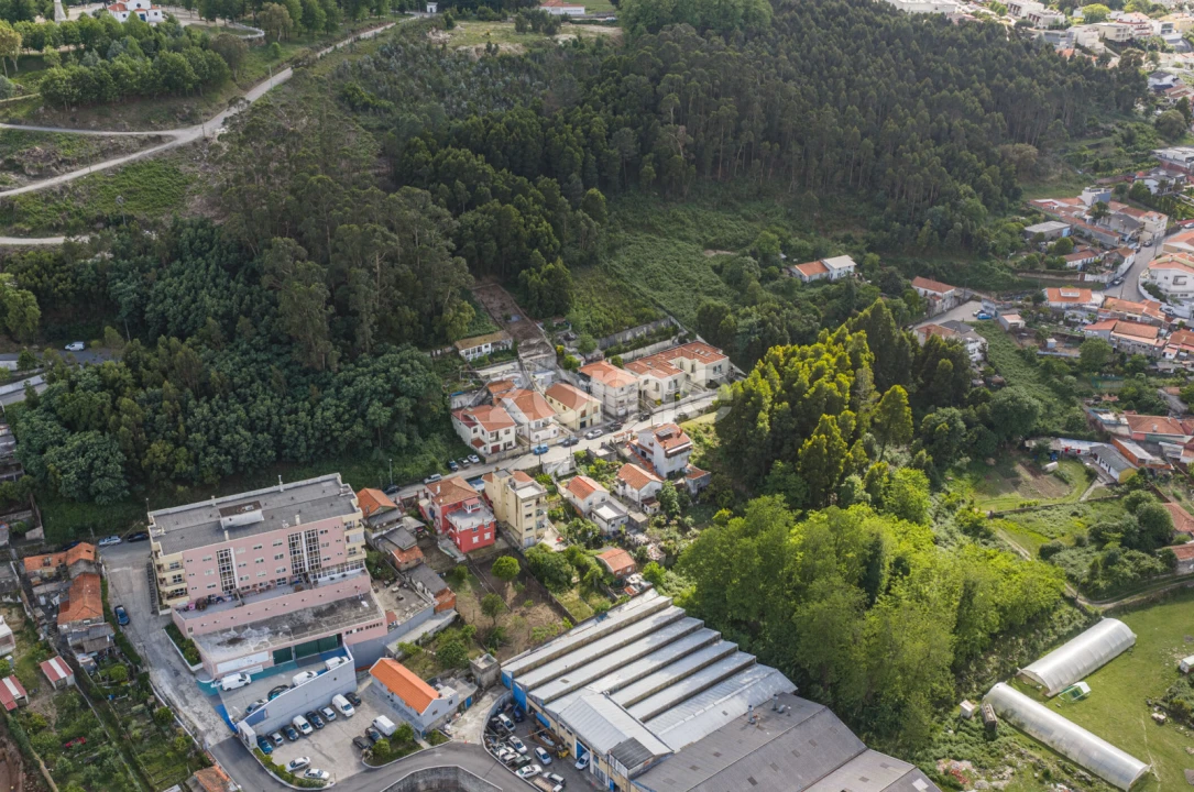 Prédio para Venda em Oliveira do Douro Foto 23