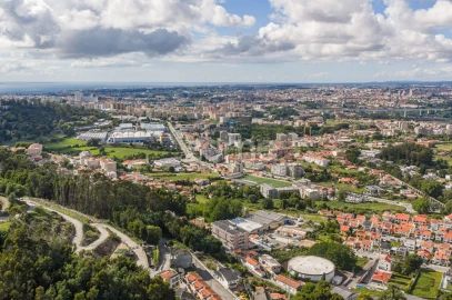 Prédio para Venda em Oliveira do Douro