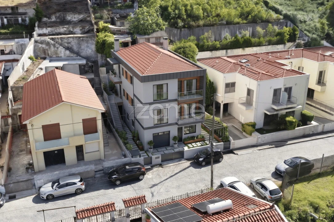Prédio para Venda em Oliveira do Douro Foto 1