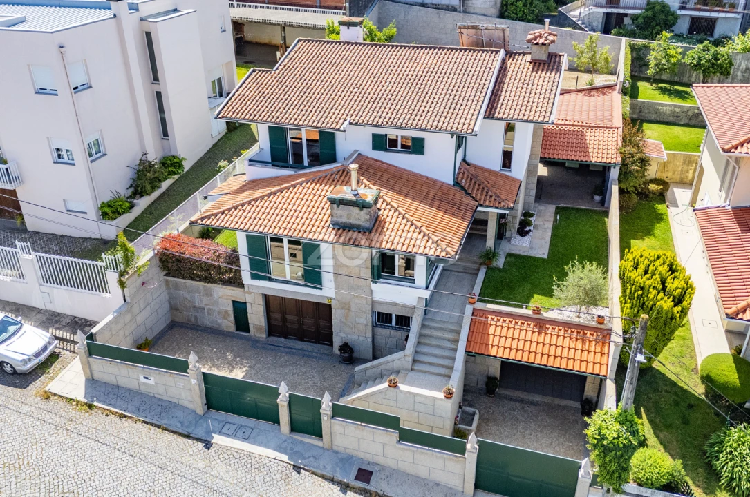 Moradia T5 para Venda em Nogueira, Fraião e Lamaçães Foto 4
