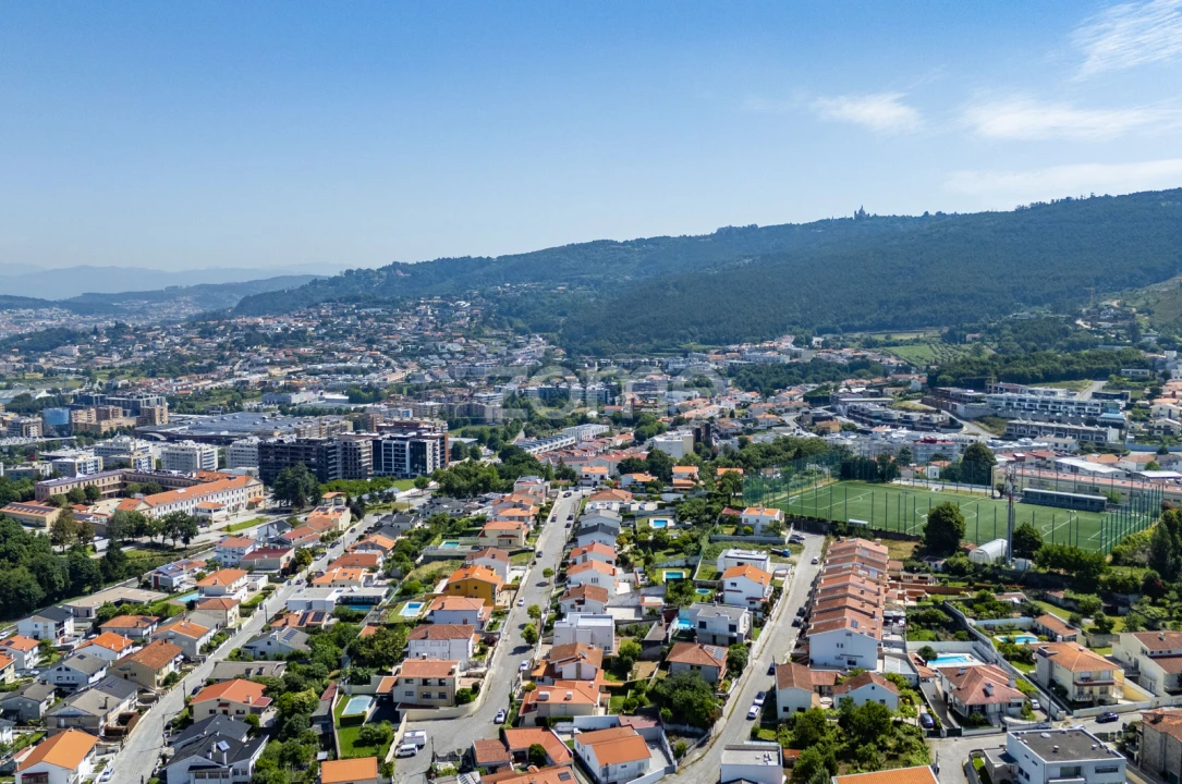 Moradia T5 para Venda em Nogueira, Fraião e Lamaçães Foto 56
