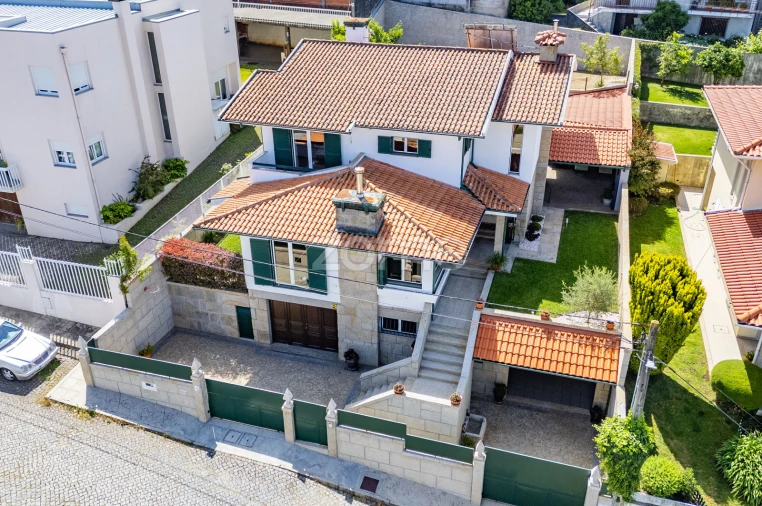 Moradia T5 para Venda em Nogueira, Fraião e Lamaçães Foto 4