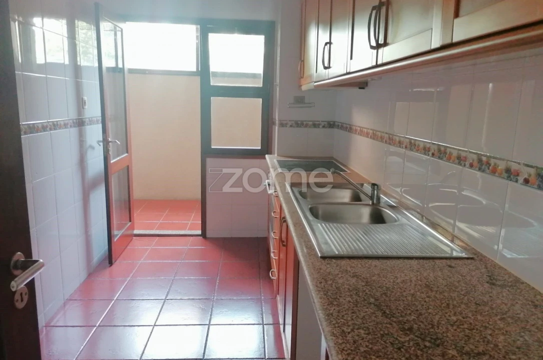Apartamento T2 para Arrendamento em Ramalde Foto 6