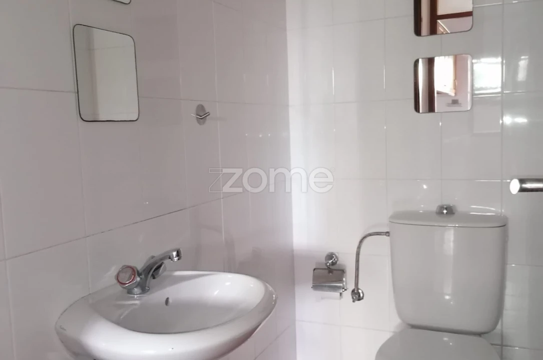 Apartamento T2 para Arrendamento em Ramalde Foto 14