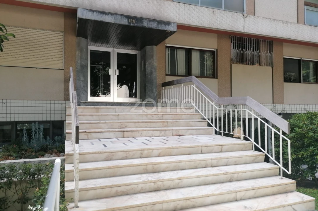 Apartamento T2 para Arrendamento em Ramalde Foto 2