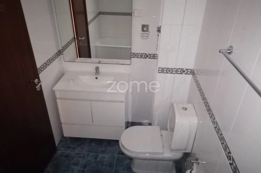 Apartamento T2 para Arrendamento em Ramalde Foto 11