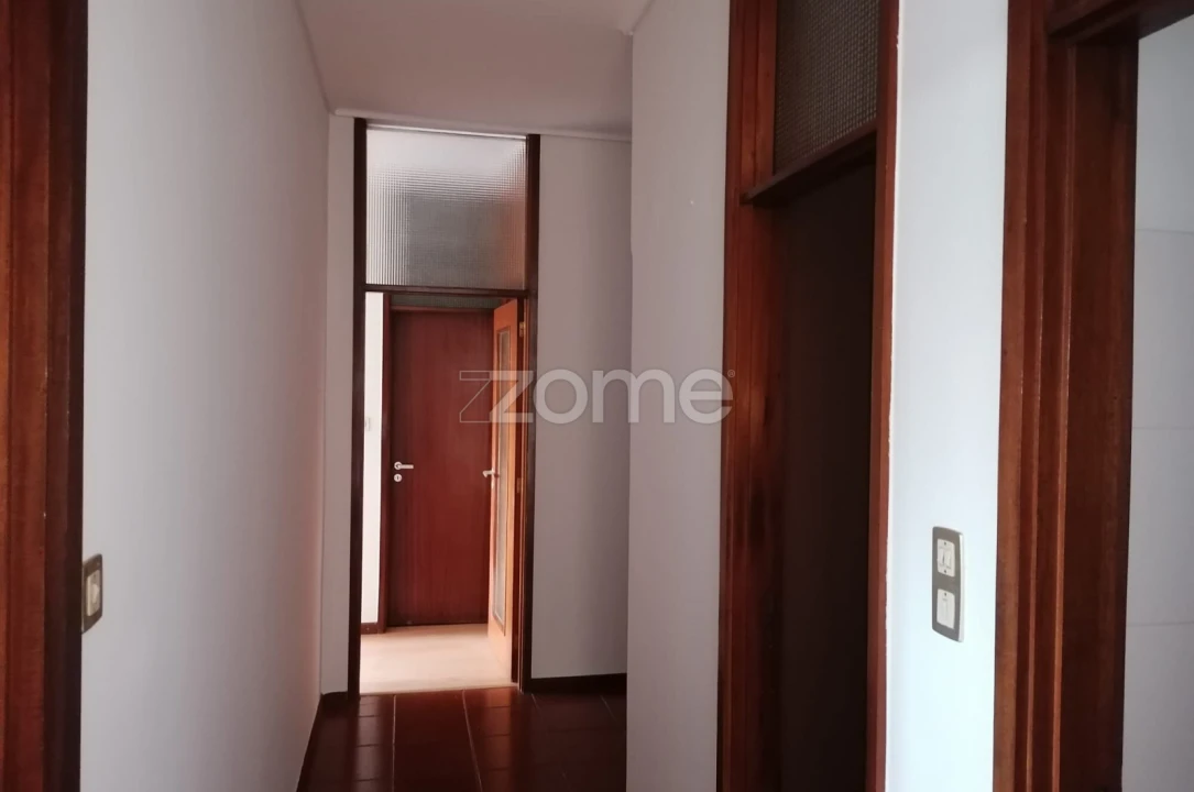 Apartamento T2 para Arrendamento em Ramalde Foto 4