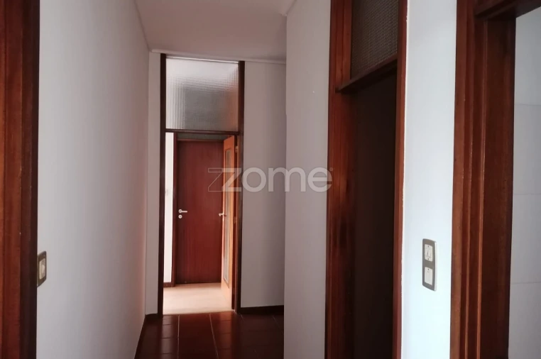 Apartamento T2 para Arrendamento em Ramalde Foto 4