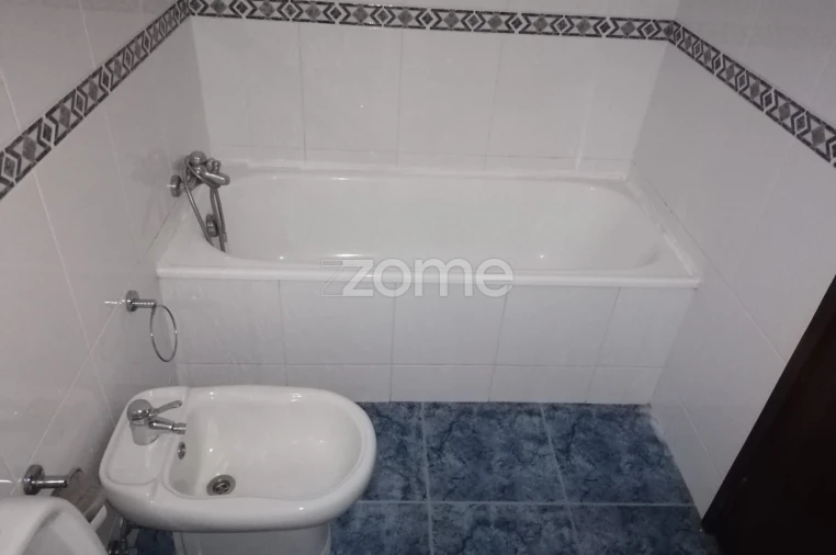 Apartamento T2 para Arrendamento em Ramalde Foto 10