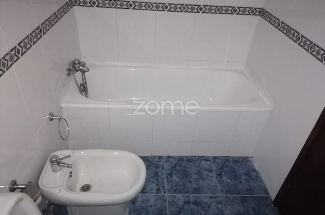 Apartamento T2 para Arrendamento em Ramalde Foto 10