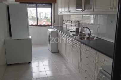 Apartamento T2 para Arrendamento em Cacém e São Marcos