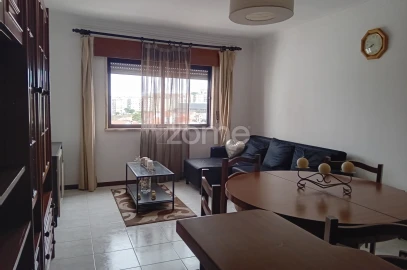 Apartamento T2 para Arrendamento em Cacém e São Marcos