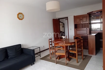 Apartamento T2 para Arrendamento em Cacém e São Marcos