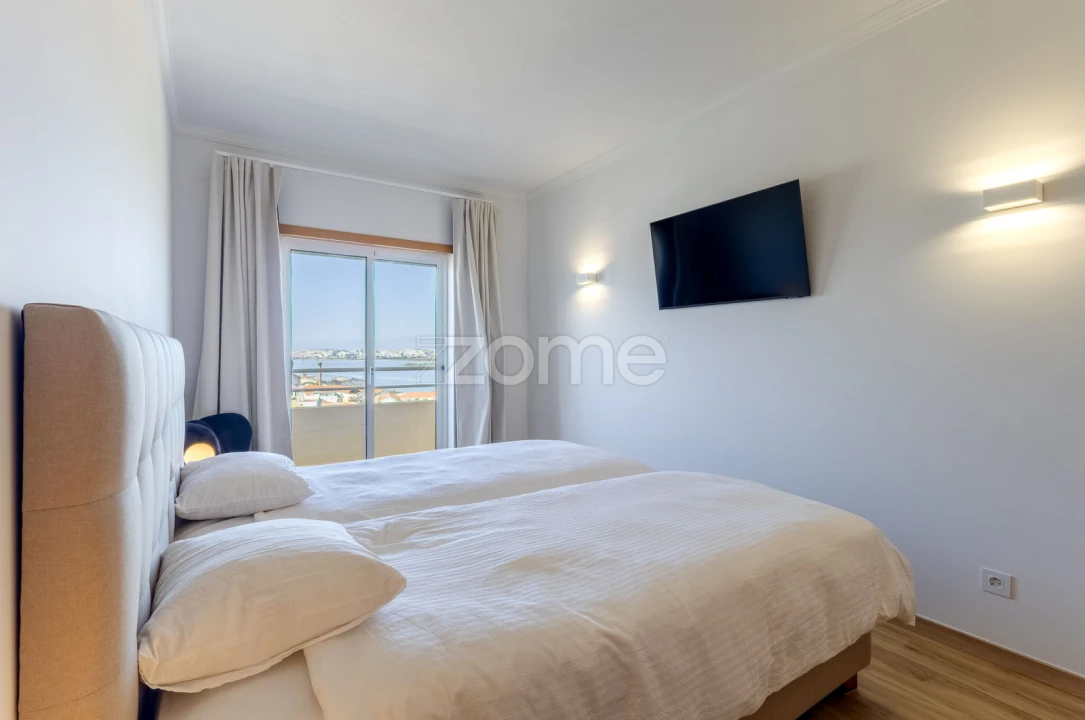 Apartamento T2 para Venda em Estômbar e Parchal Foto 16