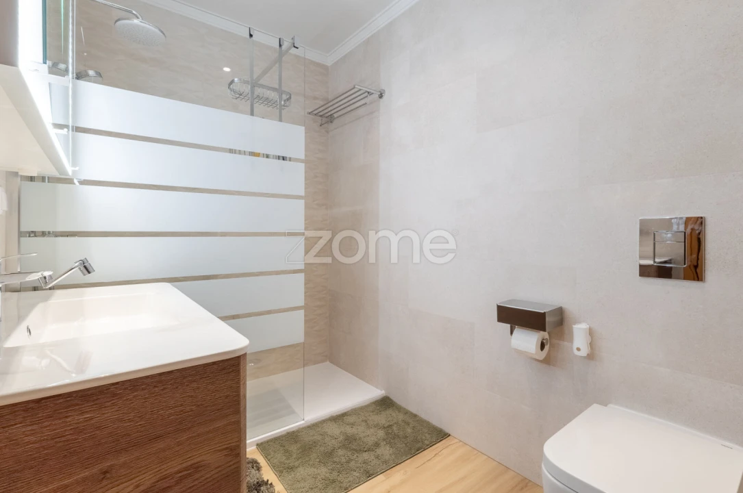 Apartamento T2 para Venda em Estômbar e Parchal Foto 22