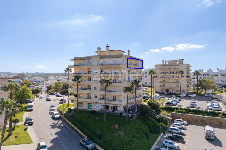 Apartamento T2 para Venda em Estômbar e Parchal Foto 30