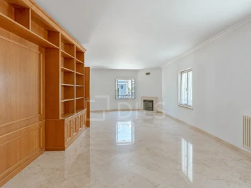 Moradia T4 para Venda em Oeiras e São Julião da Barra, Paço de Arcos e Caxias