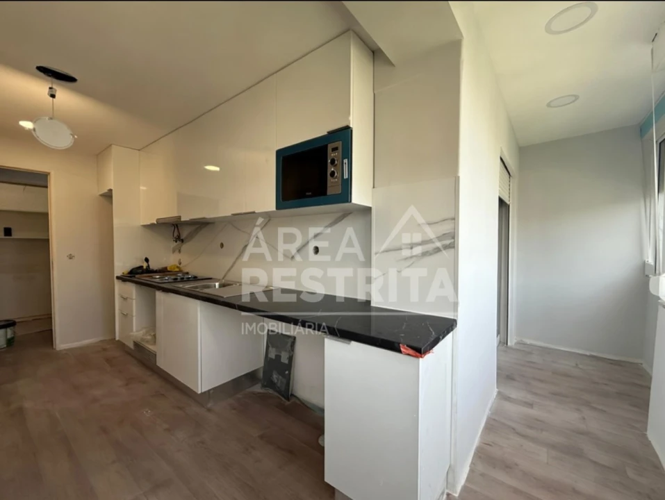 Apartamento T3 para Venda em Laranjeiro e Feijó Foto 4