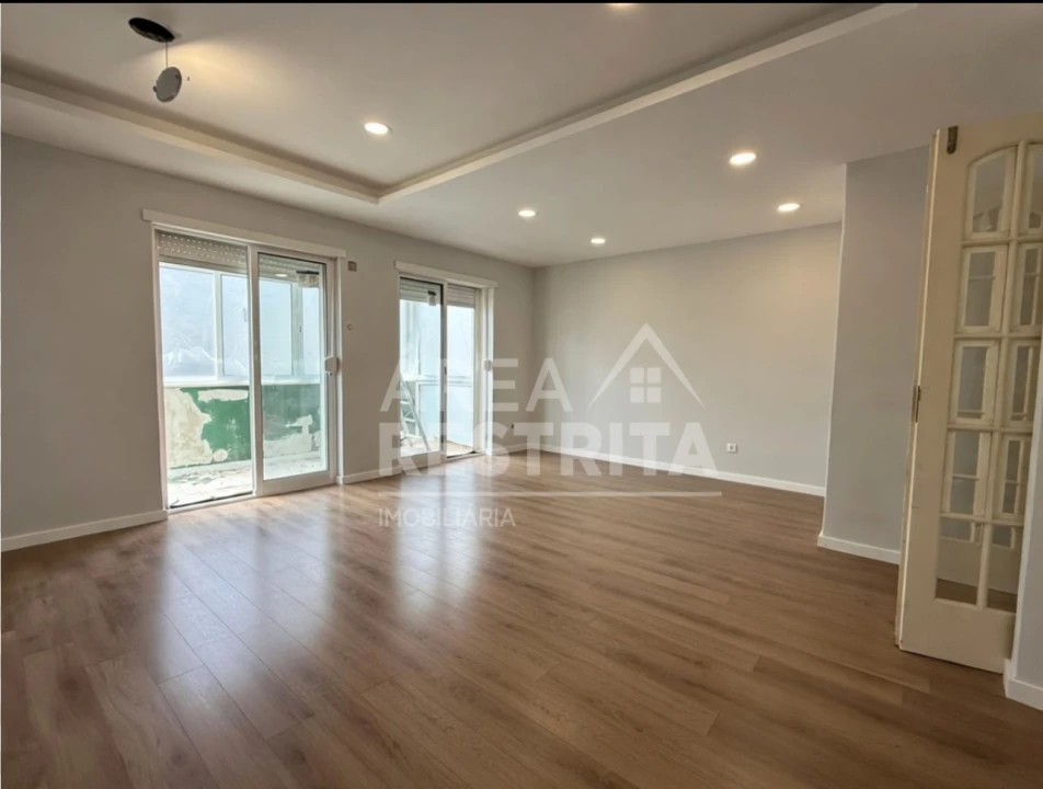 Apartamento T3 para Venda em Laranjeiro e Feijó Foto 6