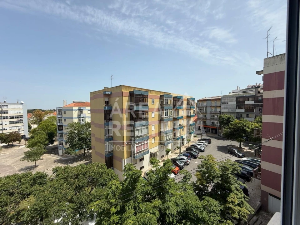 Apartamento T3 para Venda em Laranjeiro e Feijó Foto 22