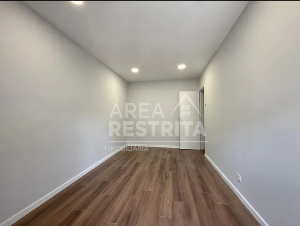 Apartamento T3 para Venda em Laranjeiro e Feijó Foto 12