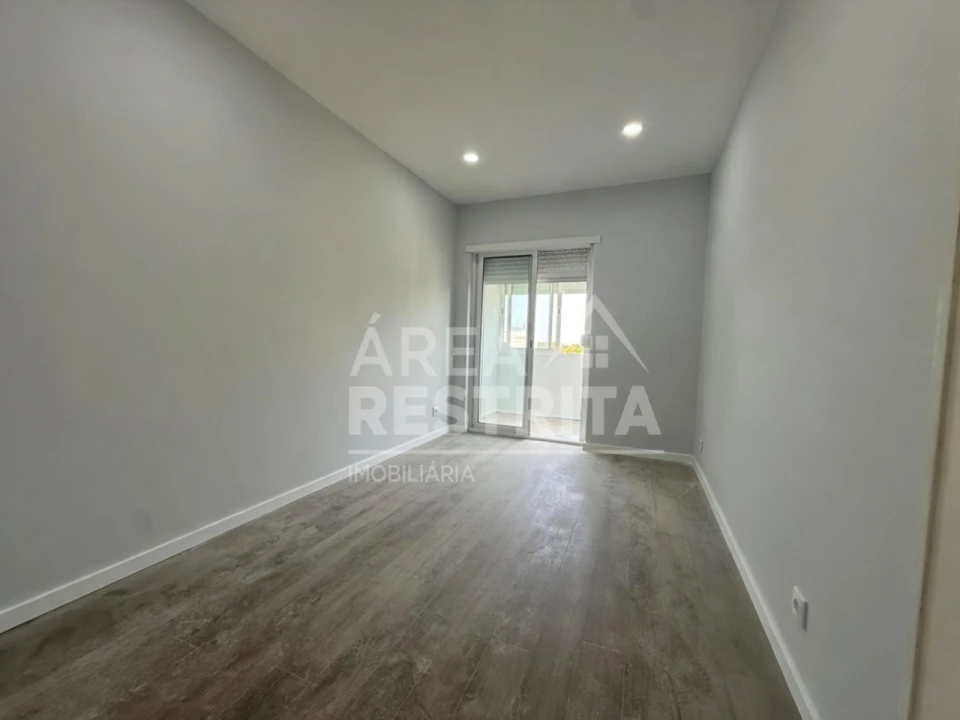 Apartamento T3 para Venda em Laranjeiro e Feijó Foto 14