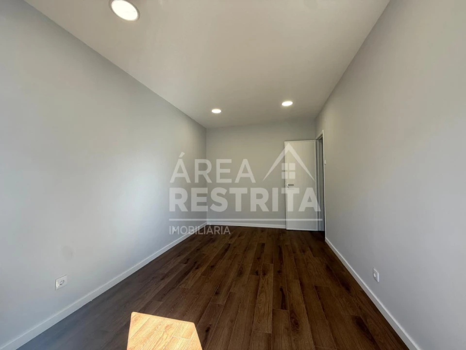 Apartamento T3 para Venda em Laranjeiro e Feijó Foto 3