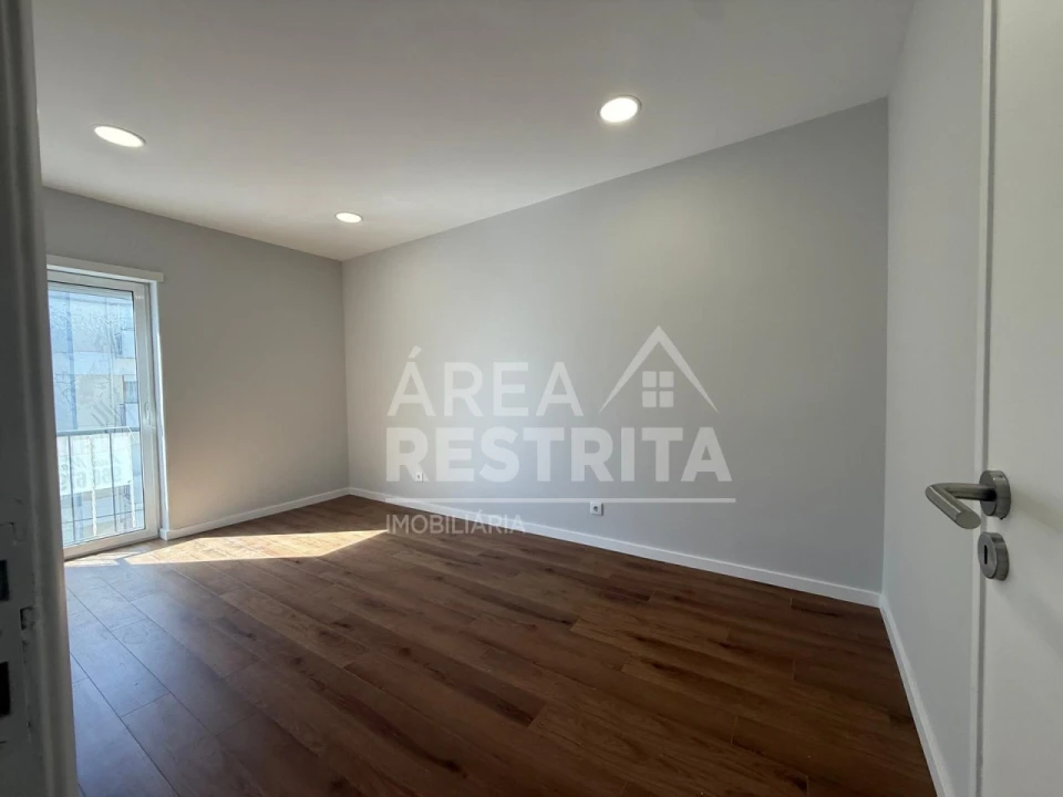 Apartamento T3 para Venda em Laranjeiro e Feijó Foto 6